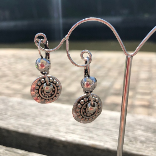 Boucles d\'oreilles en métal, laiton argenté à 22€