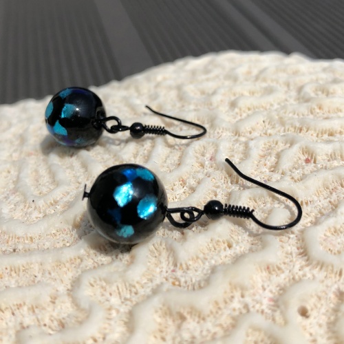 Boucles d\'oreilles verre dichroïque bleu à 20€