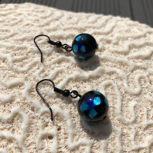 Boucles d\'oreilles verre dichroïque bleu à 20€